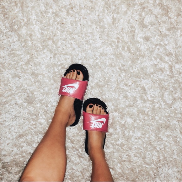 Nike Shoes - Nike Slides ◽️▫️